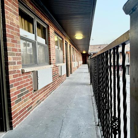 Admiral Motel By Oyo Chicago I-94 Экстерьер фото