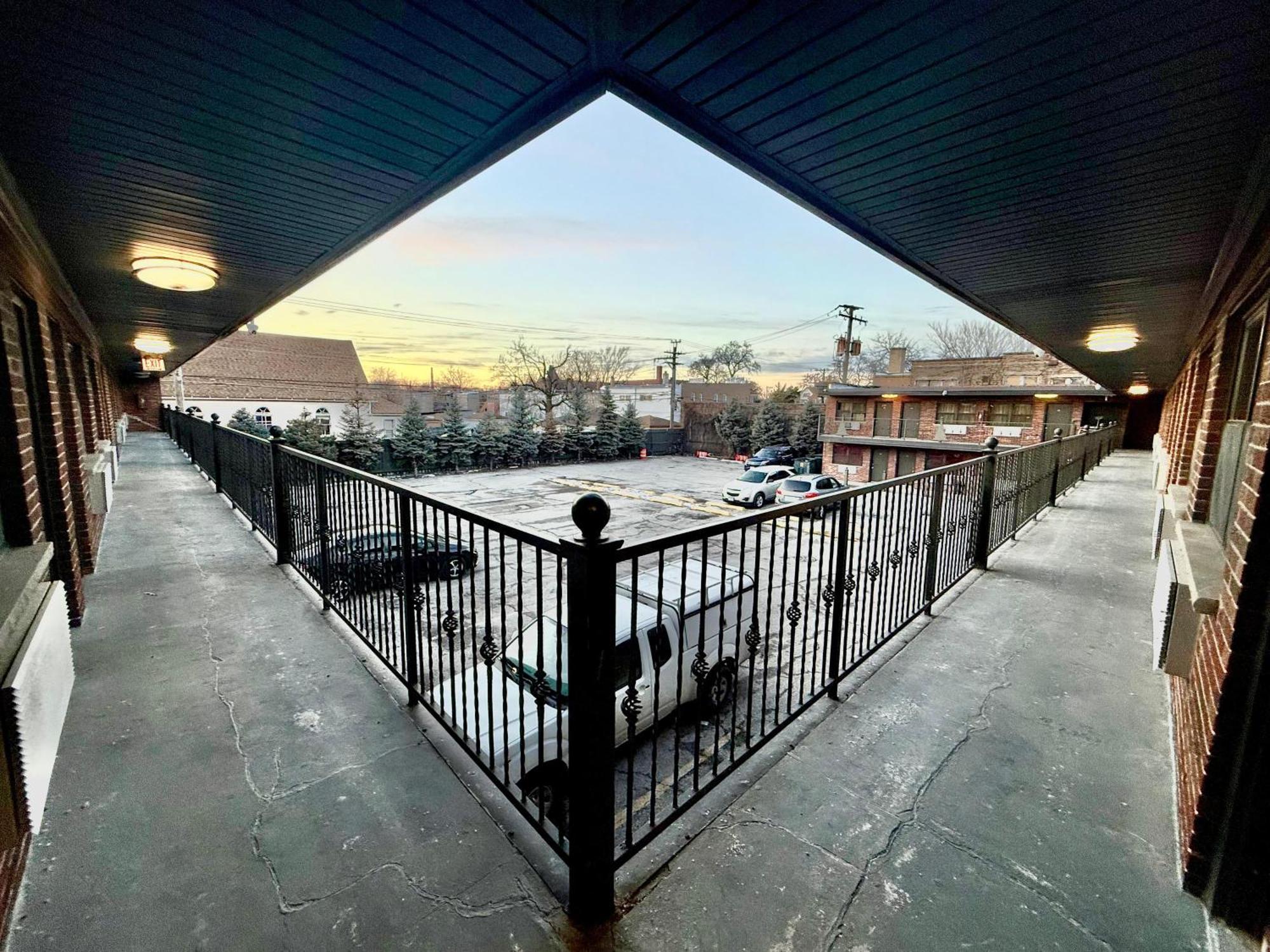 Admiral Motel By Oyo Chicago I-94 Экстерьер фото